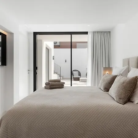 Willa Luxury Near With Private Pool, Jacuzzi & Modern Amenities *