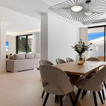 Willa Luxury Near With Private Pool, Jacuzzi & Modern Amenities *