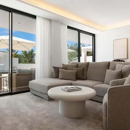 20600 - Luxurious Beachside Near *