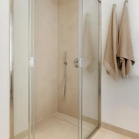 Willa Luxury Near With Private Pool, Jacuzzi & Modern Amenities