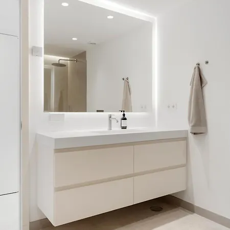 Luxury Near With Private Pool, Jacuzzi & Modern Amenities