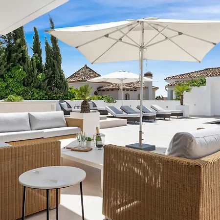 Luxury Near With Private Pool, Jacuzzi & Modern Amenities