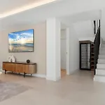 Villa Luxury Near With Private Pool, Jacuzzi & Modern Amenities *