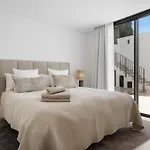 Luxury Near With Private Pool, Jacuzzi & Modern Amenities