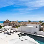 Villa Luxury Near With Private Pool, Jacuzzi & Modern Amenities *