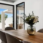 Luxury Near With Private Pool, Jacuzzi & Modern Amenities Villa Marbella