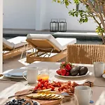 Villa Luxury Near With Private Pool, Jacuzzi & Modern Amenities Marbella
