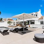 Luxury Near With Private Pool, Jacuzzi & Modern Amenities *