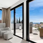 Villa Luxury Near With Private Pool, Jacuzzi & Modern Amenities *