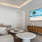 Luxury Near With Private Pool, Jacuzzi & Modern Amenities