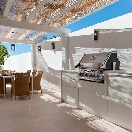 20600 - Luxurious Beachside Near Villa *