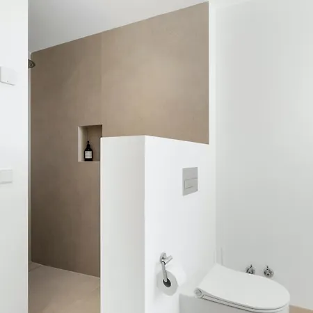 Luxury Near With Private Pool, Jacuzzi & Modern Amenities