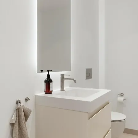 Luxury Near With Private Pool, Jacuzzi & Modern Amenities Villa Marbella