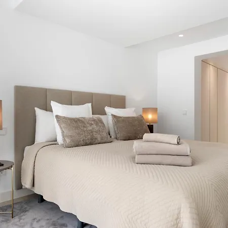 Luxury Near With Private Pool, Jacuzzi & Modern Amenities *