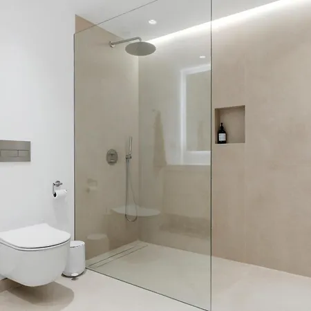 Luxury Near With Private Pool, Jacuzzi & Modern Amenities * Marbella