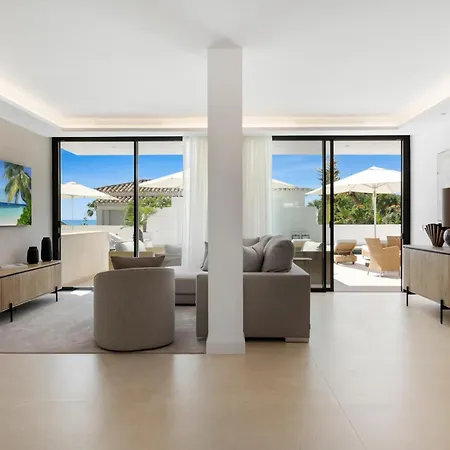 Luxury Near With Private Pool, Jacuzzi & Modern Amenities