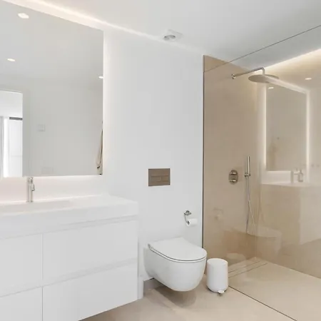 Villa Luxury Near With Private Pool, Jacuzzi & Modern Amenities Marbella