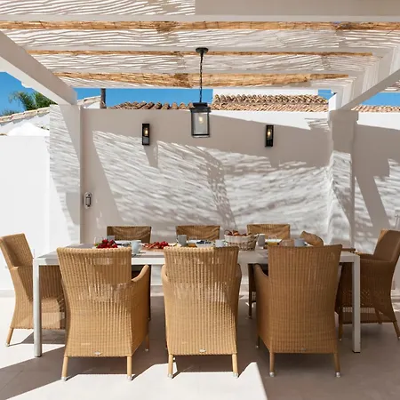 20600 - Luxurious Beachside Near Villa *