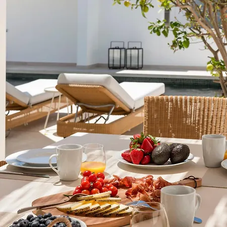 Villa Luxury Near With Private Pool, Jacuzzi & Modern Amenities Marbella