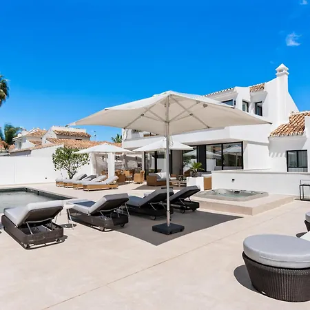 Luxury Near With Private Pool, Jacuzzi & Modern Amenities *