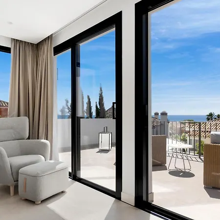 Villa Luxury Near With Private Pool, Jacuzzi & Modern Amenities *
