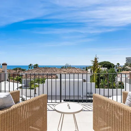 Villa Luxury Near With Private Pool, Jacuzzi & Modern Amenities *