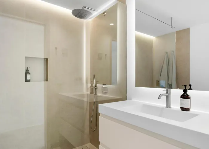 Villa Luxury Near With Private Pool, Jacuzzi & Modern Amenities