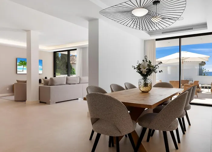 Villa Luxury Near With Private Pool, Jacuzzi & Modern Amenities *