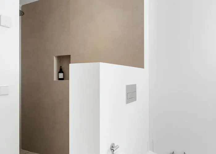 Luxury Near With Private Pool, Jacuzzi & Modern Amenities