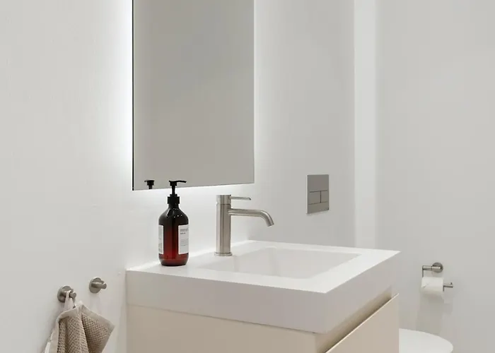 Luxury Near With Private Pool, Jacuzzi & Modern Amenities Villa Marbella