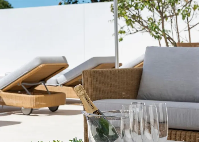 Villa Luxury Near With Private Pool, Jacuzzi & Modern Amenities *