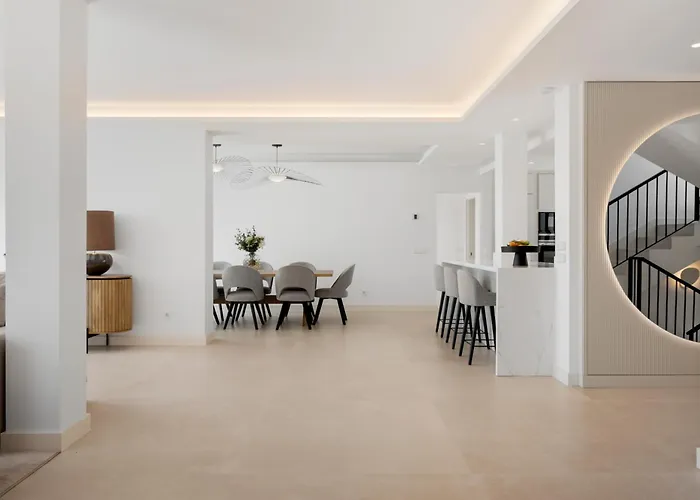 Luxury Near With Private Pool, Jacuzzi & Modern Amenities Villa Marbella