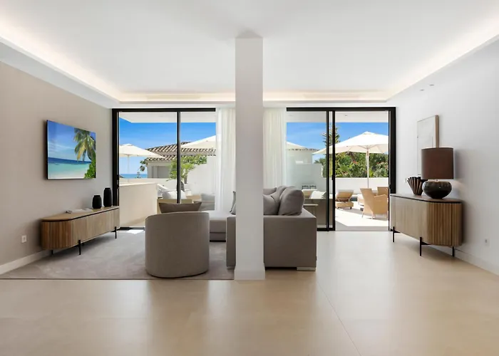 Luxury Near With Private Pool, Jacuzzi & Modern Amenities
