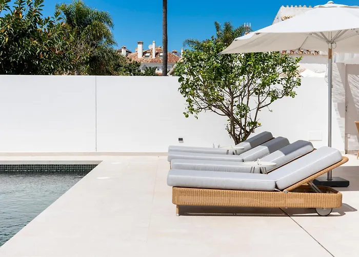 Luxury Near With Private Pool, Jacuzzi & Modern Amenities Marbella