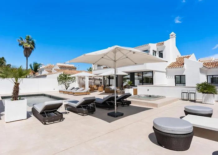 Luxury Near With Private Pool, Jacuzzi & Modern Amenities *