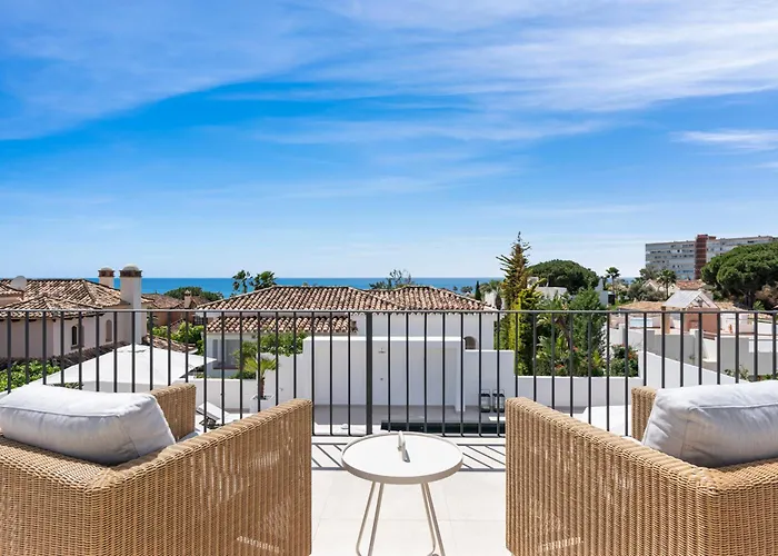 Villa Luxury Near With Private Pool, Jacuzzi & Modern Amenities *