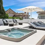Luxury Near With Private Pool, Jacuzzi & Modern Amenities *