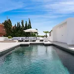 Luxury Near With Private Pool, Jacuzzi & Modern Amenities Villa