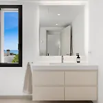 Luxury Near With Private Pool, Jacuzzi & Modern Amenities Villa Marbella
