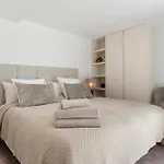 Luxury Near With Private Pool, Jacuzzi & Modern Amenities