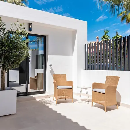 Villa Luxury Near With Private Pool, Jacuzzi & Modern Amenities Marbella