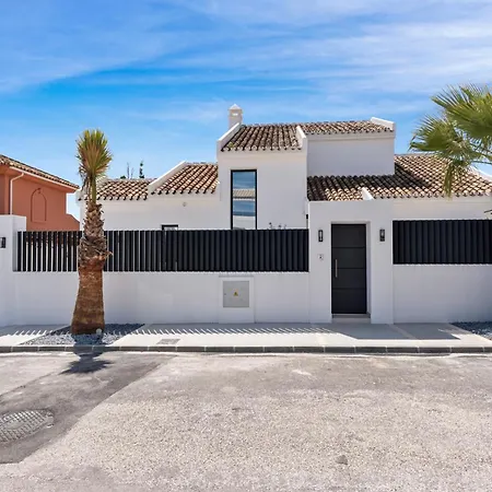 Villa Luxury Near With Private Pool, Jacuzzi & Modern Amenities