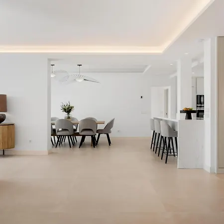 Luxury Near With Private Pool, Jacuzzi & Modern Amenities Villa Marbella