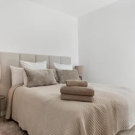 Luxury Near With Private Pool, Jacuzzi & Modern Amenities Marbella