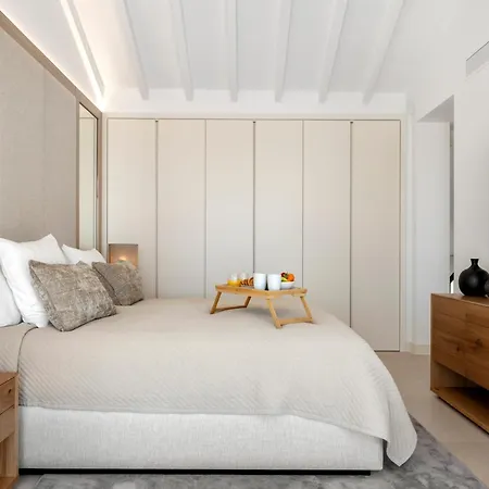 Luxury Near With Private Pool, Jacuzzi & Modern Amenities Villa Marbella