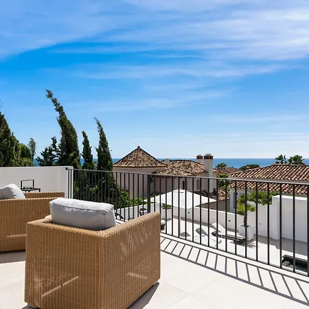 Luxury Near With Private Pool, Jacuzzi & Modern Amenities Marbella