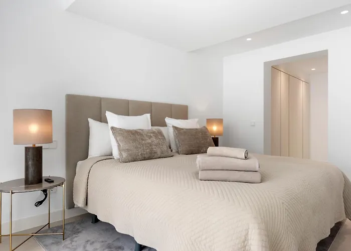 Luxury Near With Private Pool, Jacuzzi & Modern Amenities *