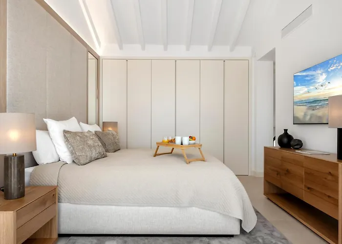 Luxury Near With Private Pool, Jacuzzi & Modern Amenities ヴィラ マルベーリャ
