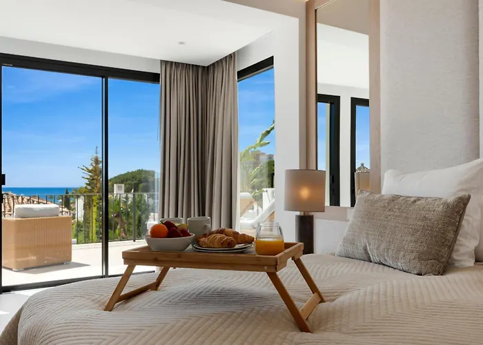ヴィラ Luxury Near With Private Pool, Jacuzzi & Modern Amenities マルベーリャ