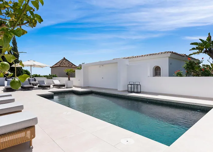 Luxury Near With Private Pool, Jacuzzi & Modern Amenities ヴィラ